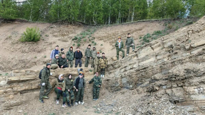 Школа юных геологов ВШН вернулась с экспедиции с древними находками