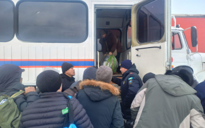 Около 60 пассажиров автобуса эвакуировали после аварии на трассе