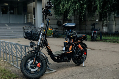 Челнинец на автомобиле сбил водителя скутера, который в него врезался