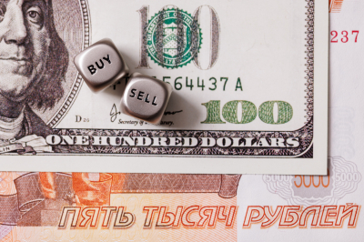 Официальный курс доллара превысил 81 рубль впервые с&nbsp;ноября