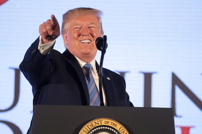 Трамп: США будут блокировать все суда, пытающиеся пройти Ормузский пролив