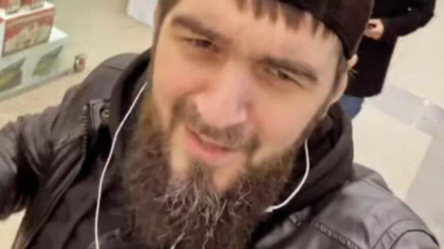 Боец ММА приговорен к принудительным работам за осквернение памятника ветеранам МЧС