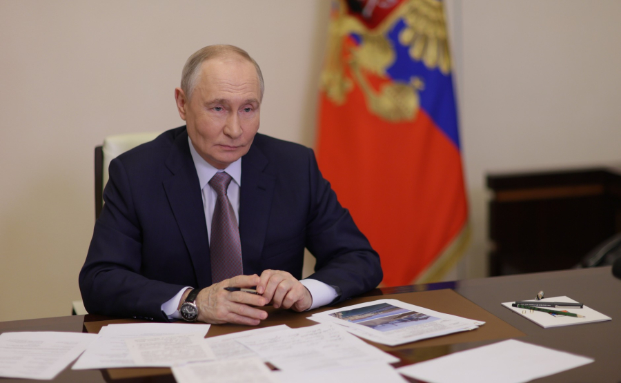 Путин запретил изымать авто и&nbsp;льготные участки у&nbsp;многодетных семей за&nbsp;долги