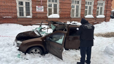 Смертельная халатность: сошедший с крыши снег раздавил машину с водителем внутри 14/03/2026 &ndash; Новости