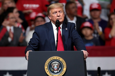 Трамп назвал глупцами американцев, выступающих против конфликта с Ираном