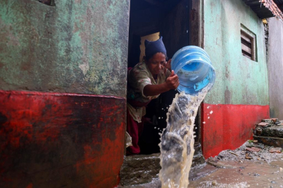 Оползни и непрерывные ливни продолжают уносить жизни людей в Непале