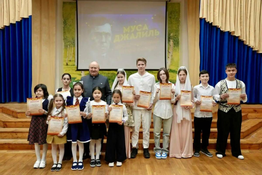 Равиль Ахметшин вручил награды лауреатам конкурса &laquo;Мужество останется в веках&raquo;