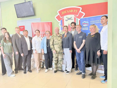 В Казани передали военно-патриотическую литературу для бойцов СВО