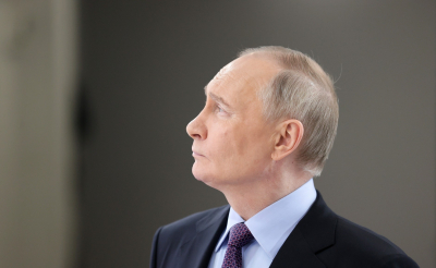 Владимир Путин &laquo;по-боксерски&raquo; сфотографировался с чемпионкой мира Шамоновой