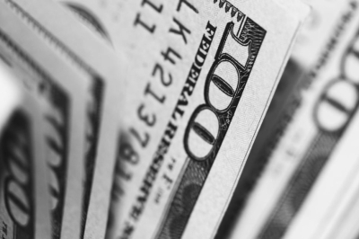 ЦБ России понизил официальные курсы доллара, евро и юаня