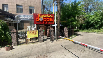 В Алматы снесли очередную незаконную пристройку   