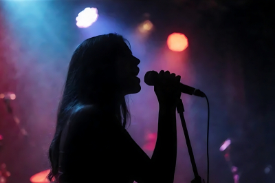 Сложный выбор между Пресняковым и Абдразаковым: участница &laquo;Голоса&raquo; рассказала о закулисье шоу