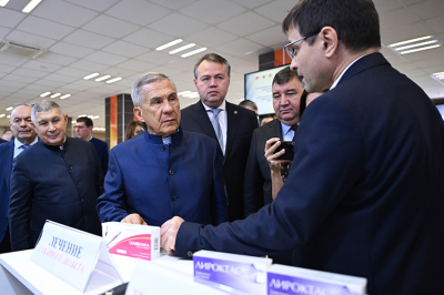 Минниханов раскритиковал очереди в&nbsp;казанских больницах и&nbsp;отношение к&nbsp;пациентам