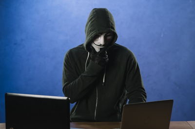 Шпионские программы в смартфонах стали незаметны: мошенники следят за вами без вашего ведома