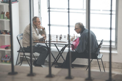 Невролог Новоселов: изменения в чувстве юмора могут быть признаком деменции