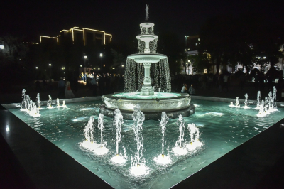 В Бишкеке ко Дню города открыли два обновленных фонтана