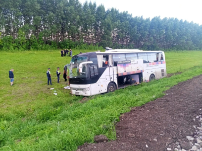 Водитель перевернувшегося в Татарстане автобуса мог уснуть за рулём