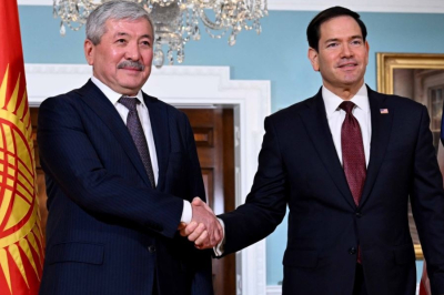 Адылбек Касымалиев пригласил госсекретаря США в Кыргызстан