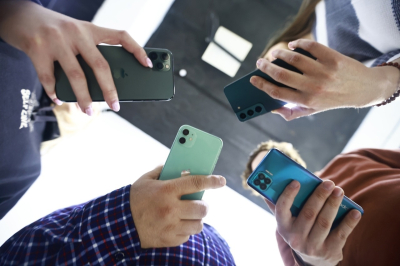 Пользователи iPhone жалуются, что новое обновление &laquo;убивает&raquo; аккумулятор