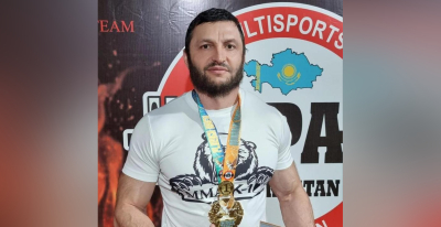 Два рекорда за один турнир: триумф казахстанца на Кубке Азии по пауэрлифтингу