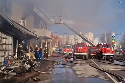 &laquo;Стройрай&raquo; в огне: строительный рынок в Солнечногорске горел семь часов, пострадал продавец