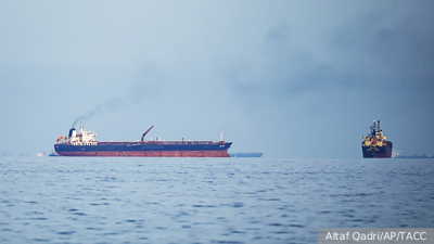 В нефтяной зоне Фуджейры в ОАЭ произошел пожар