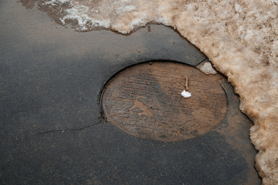 Дело о гибели детей, провалившихся в колодец в Менделеевске, ушло в суд