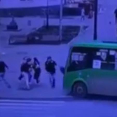 Сбивший насмерть людей в Екатеринбурге водитель автобуса ехал на красный свет (ВИДЕО)