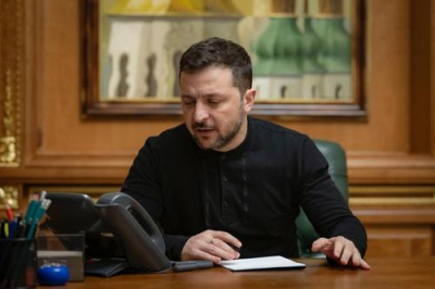 Страны Евросоюза требуют от Зеленского расследовать коррупционный скандал на Украине, пишет Zeit