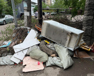 Жители Шымкента жалуются на горы мусора