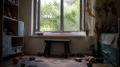 &laquo;Иллюзия закрытого окна&raquo;: следователи напомнили родителям, почему москитные сетки убивают детей